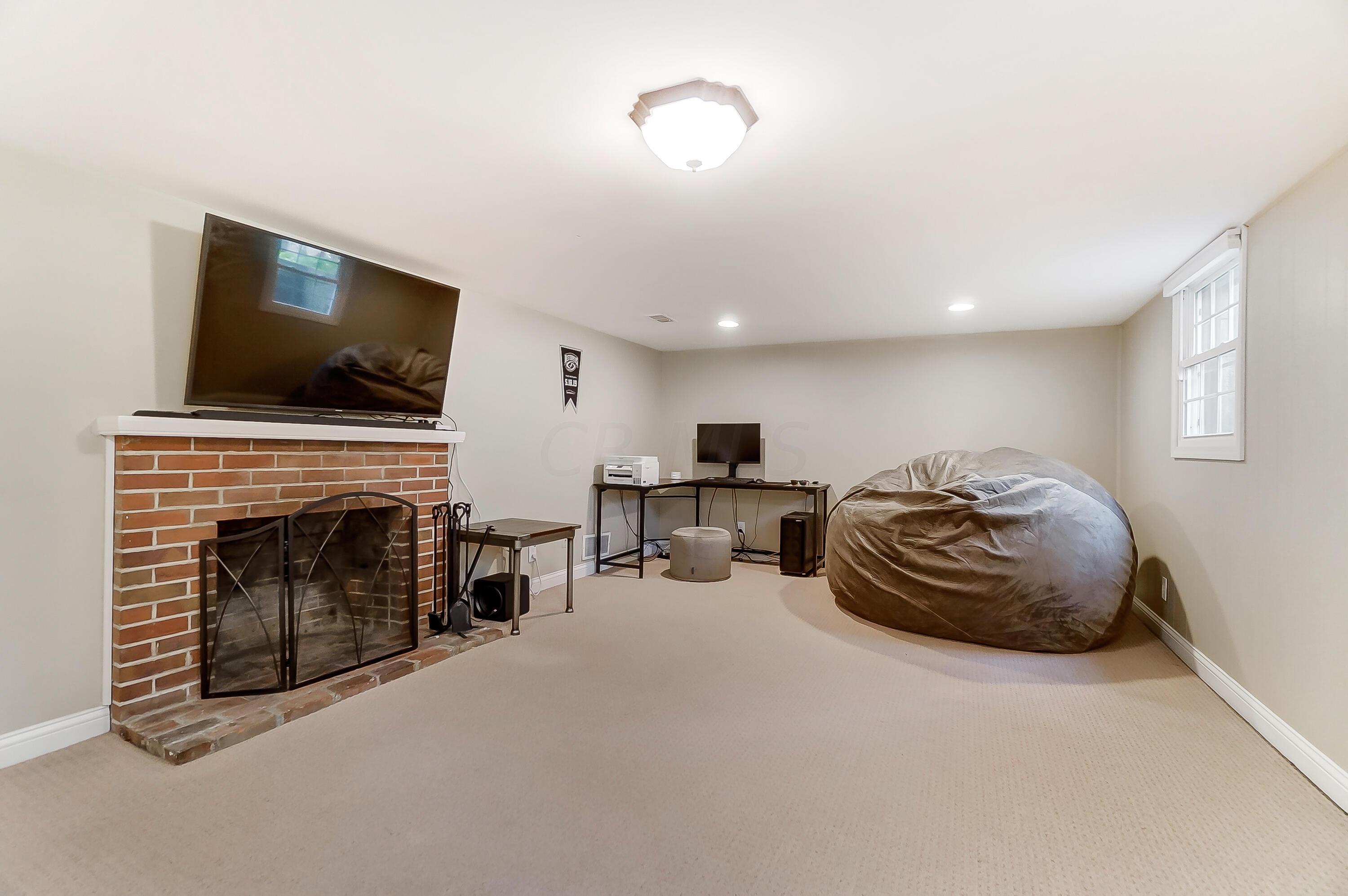 111 Aldrich Road Columbus, OH 43214 - Photo 34 of 54 035