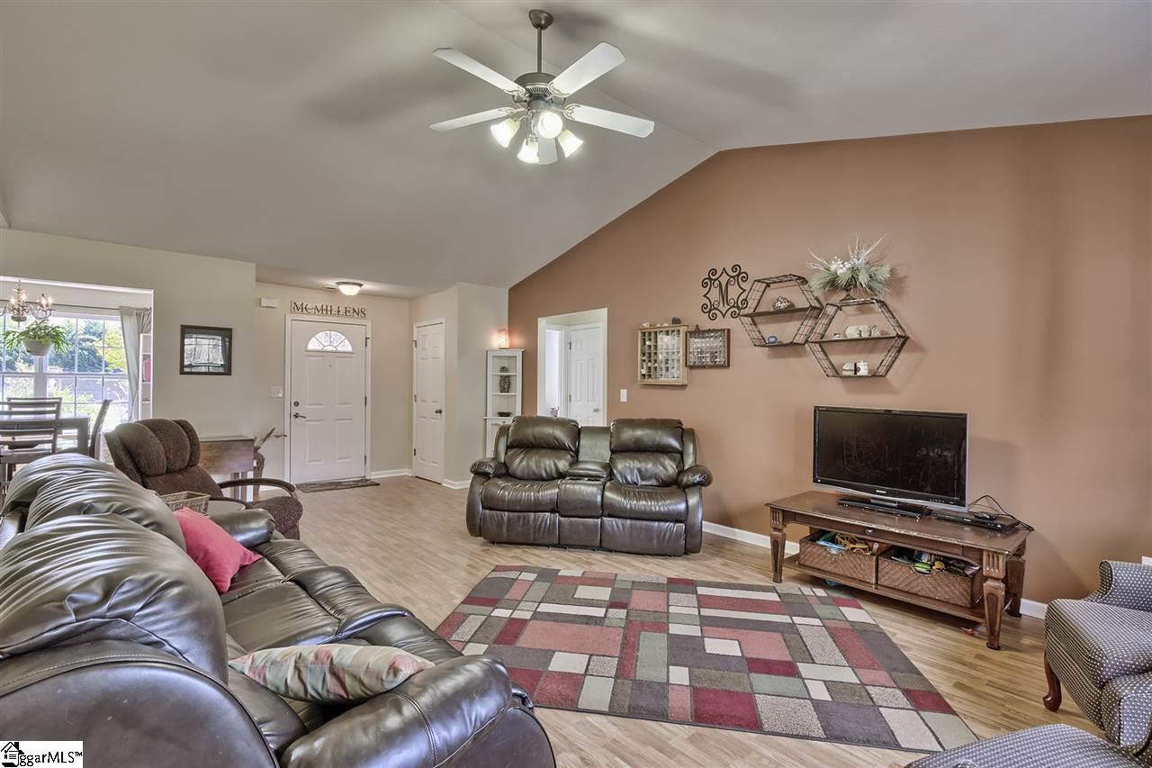 116 Spring Estates Drive Liberty, SC 29657 - Photo 4 of 23