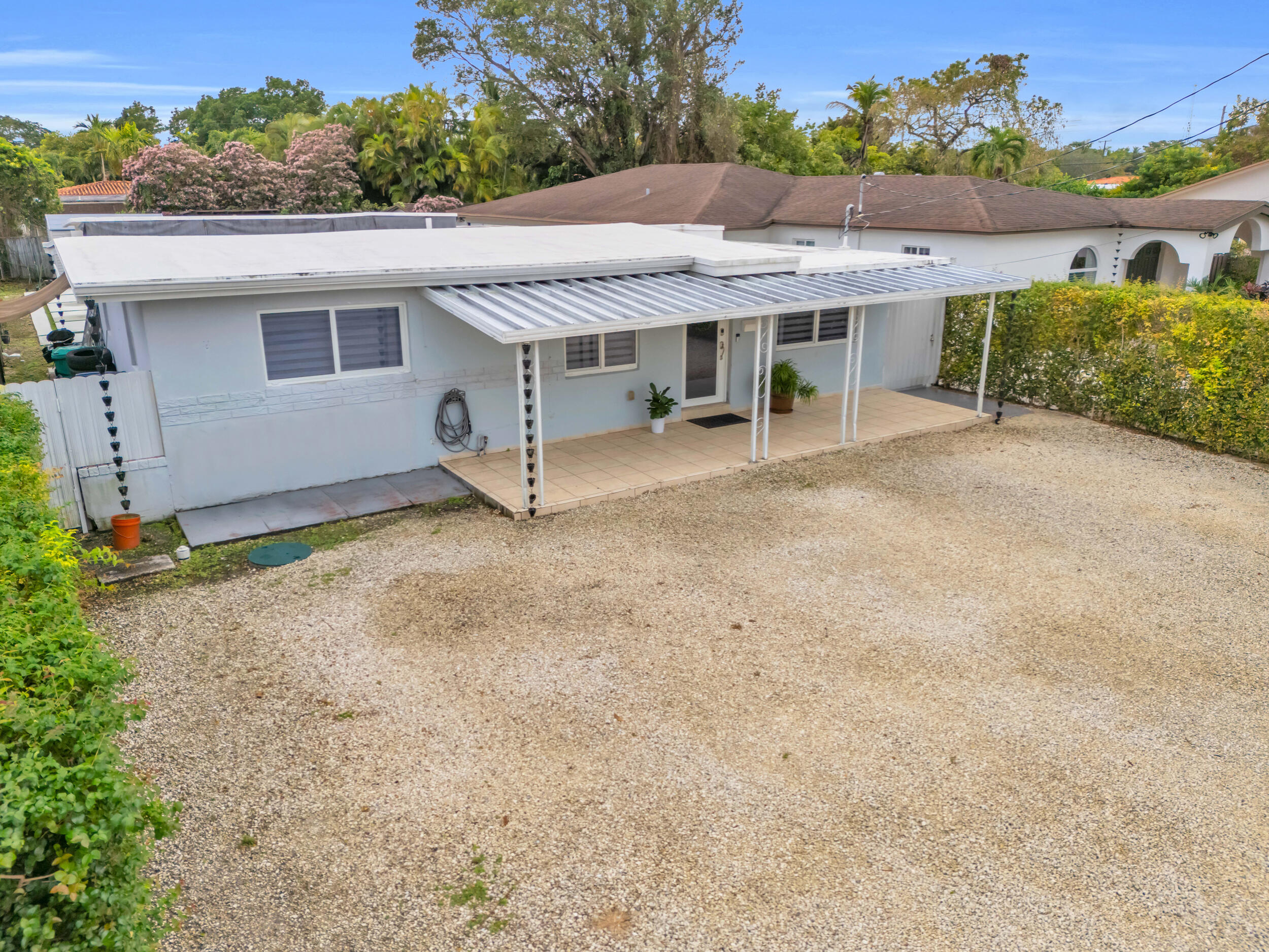 6350 Southwest 32nd Street Miami, FL 33155 - Photo 4 of 34 front view of a house with a yard