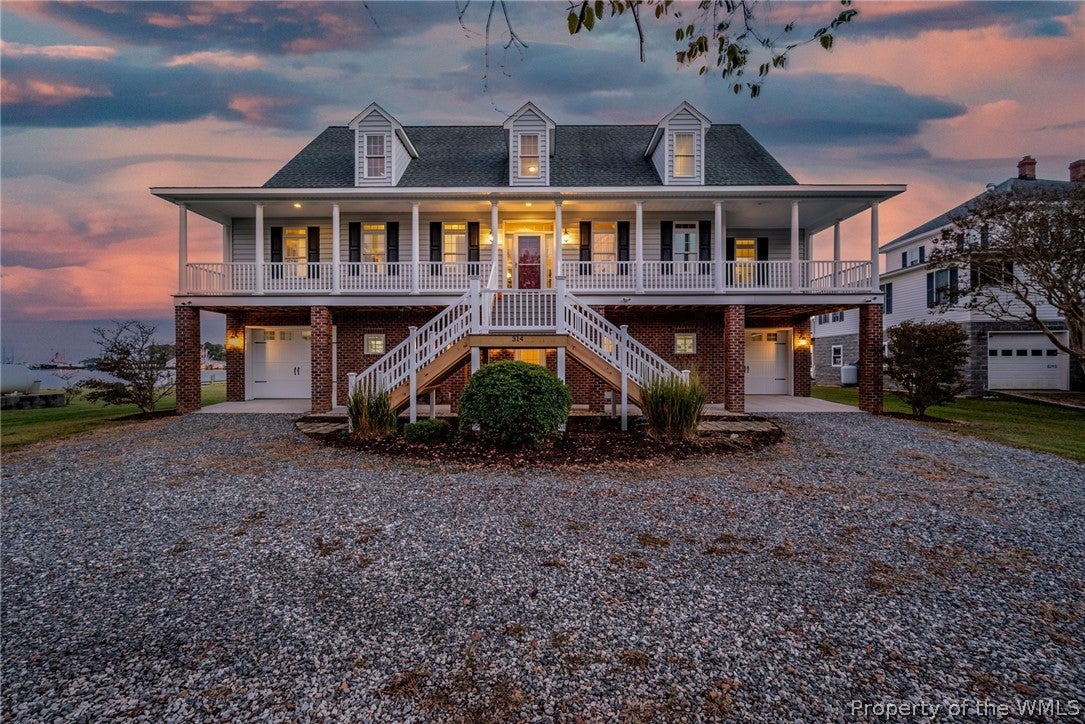 314 Dandy Loop Road Yorktown, VA 23692 - Photo 4 of 47 Gallery Image 4
