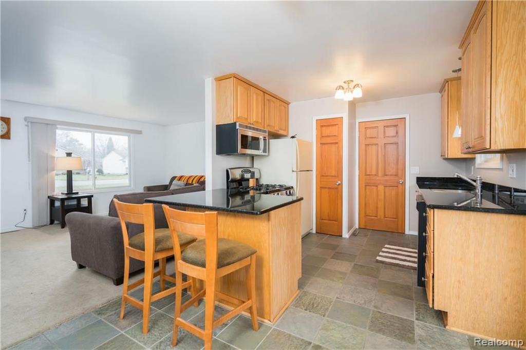 2725 Bridget Avenue Rochester Hills, MI 48307 - Photo 9 of 21