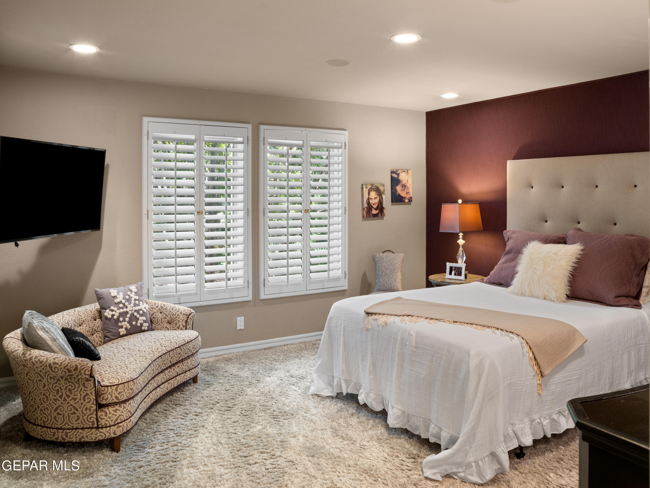 813 Rosinante Road El Paso, TX 79922 - Photo 55 of 67 a spacious bedroom with a bed and a couch