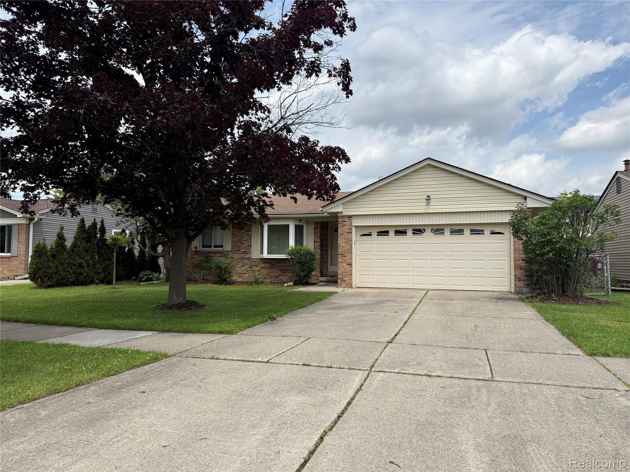 44062 Proctor Road Canton, MI 48188 - Photo 2 of 24 IMG_5471.jpeg