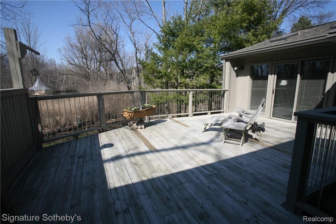 6620 Clarkston Road Clarkston, MI 48346 - Photo 28 of 72 Private Back Deck