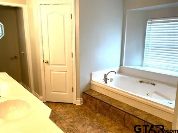 $535,000 | 11466 St Highway East, Murchison, TX 75778