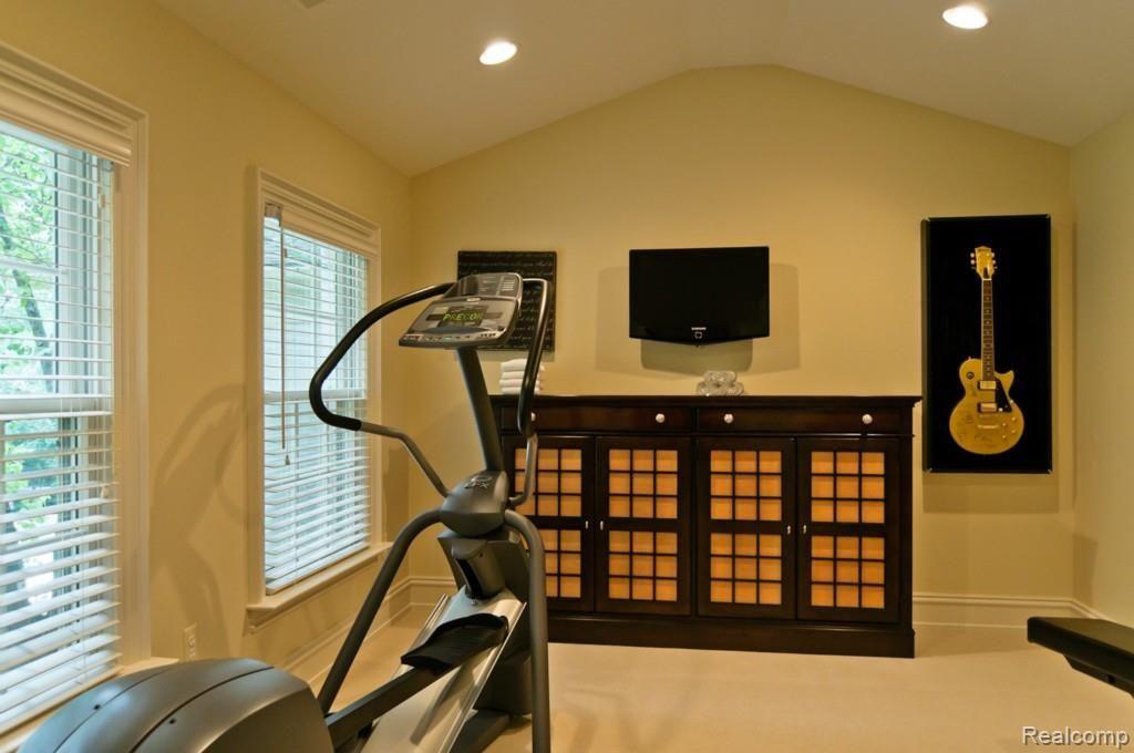 2601 Indian Mound Road Bloomfield Hills, MI 48301 - Photo 19 of 23