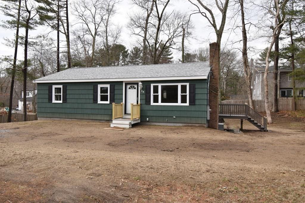 24 Hickory Road Halifax, MA 02338 - Photo 5 of 42 Gallery Image 5