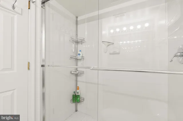 a view of entryway with a lot of street