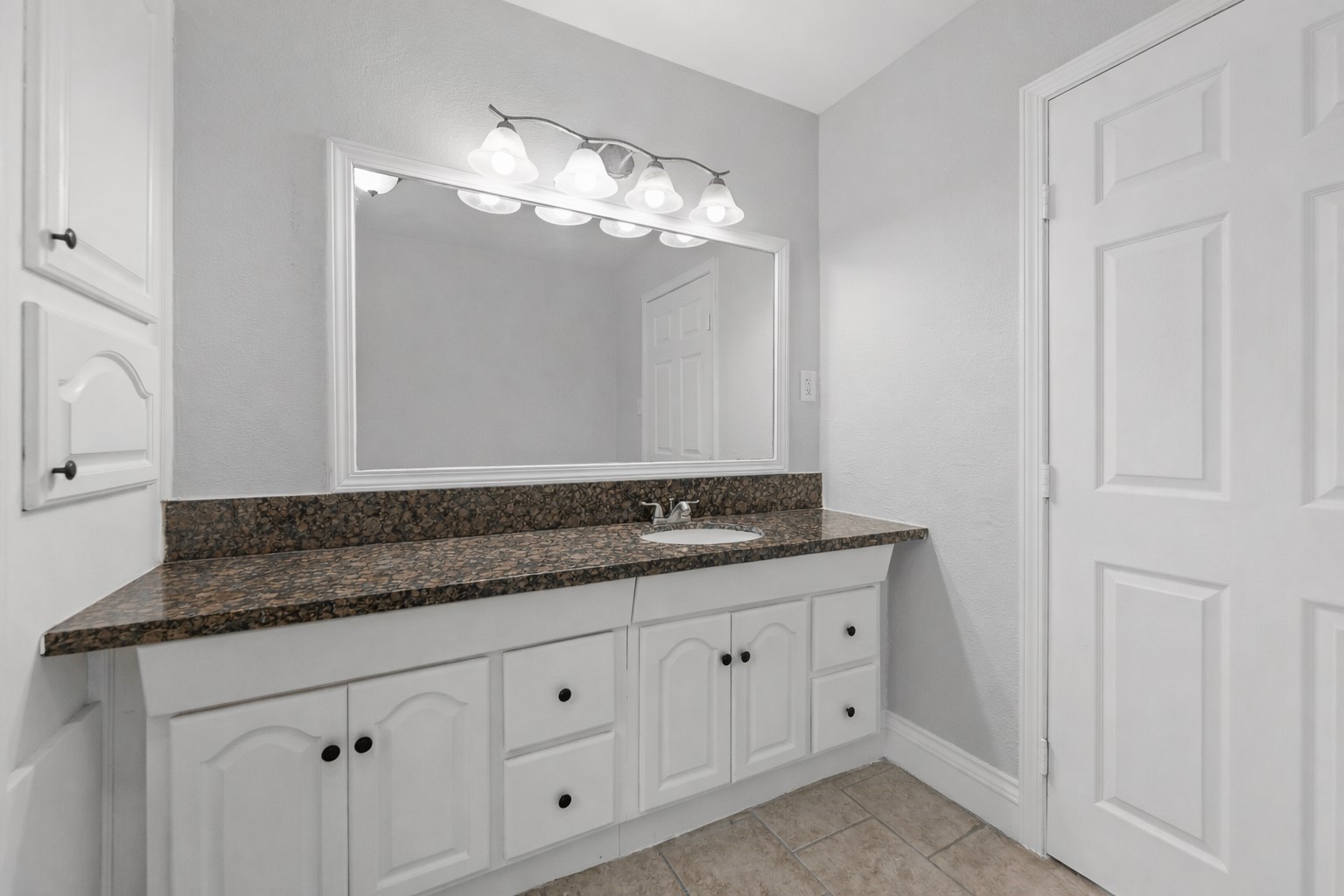 3823 Florinda Street Houston, TX 77021 - Photo 18 of 41 Bathroom #1