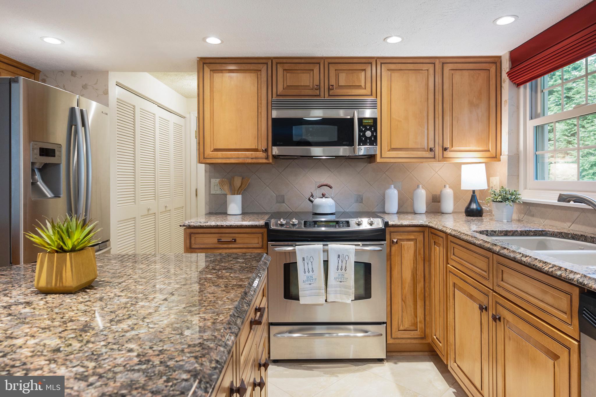 7806 Roundabout Way Springfield, VA 22153 - Photo 17 of 71