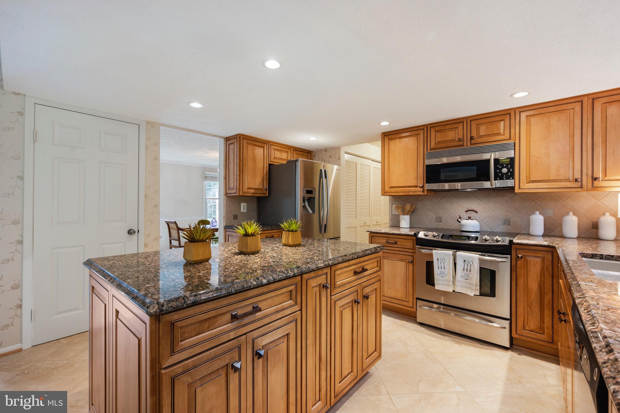7806 Roundabout Way Springfield, VA 22153 - Photo 18 of 71