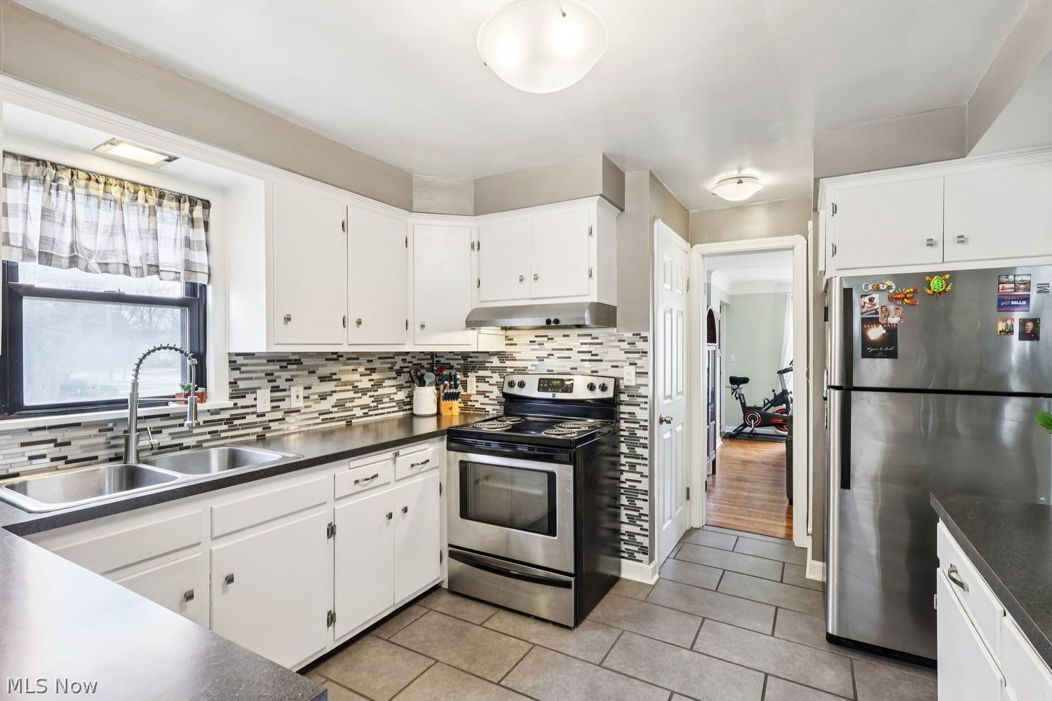 4318 Bluestone Road Cleveland, OH 44121 - Photo 17 of 40 Gallery Image 17
