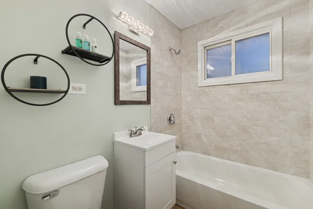 $225,000 | 468 Joyce Court, South Holland, IL 60473