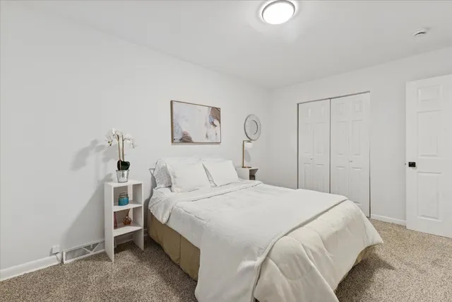 $225,000 | 468 Joyce Court, South Holland, IL 60473