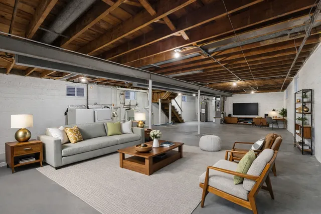 $225,000 | 468 Joyce Court, South Holland, IL 60473