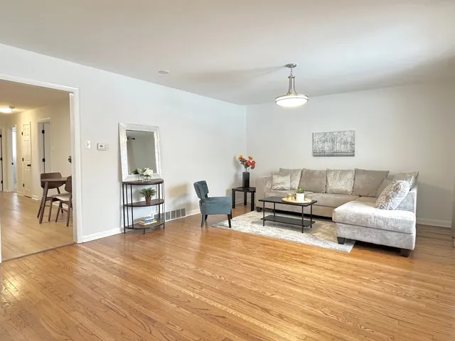 $225,000 | 468 Joyce Court, South Holland, IL 60473