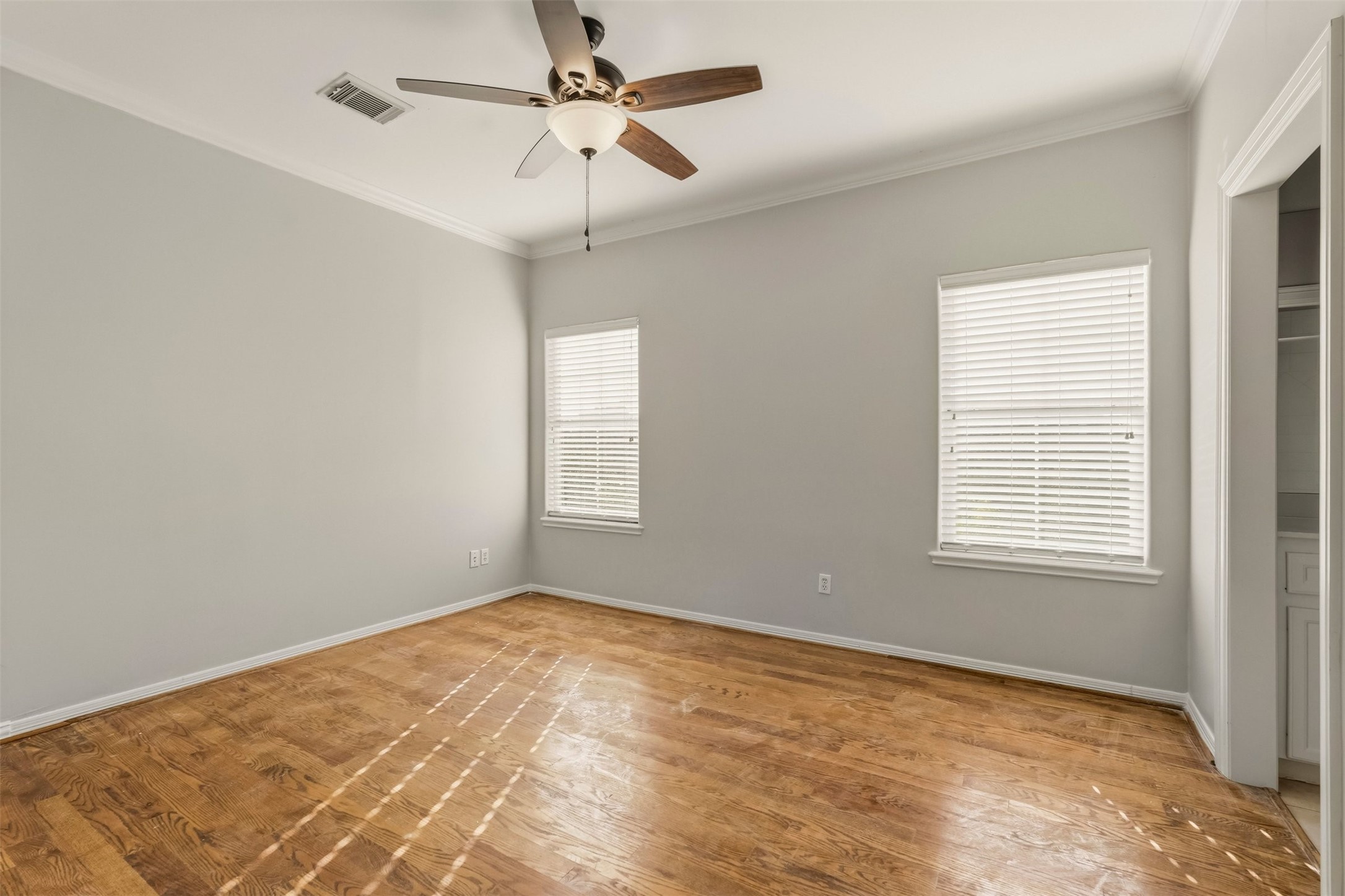 822 Stuart Street Houston, TX 77006 - Photo 19 of 27