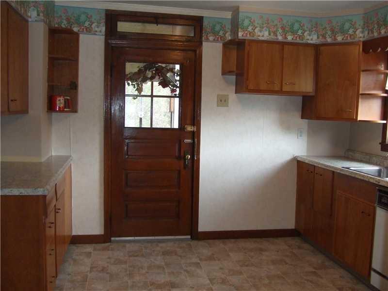 118 Whitestown Road Lyndora, PA 16045 - Photo 9 of 22 Kitchen.