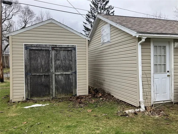 $74,900 | 935 Vinecliff Street, Carlton, NY 14571