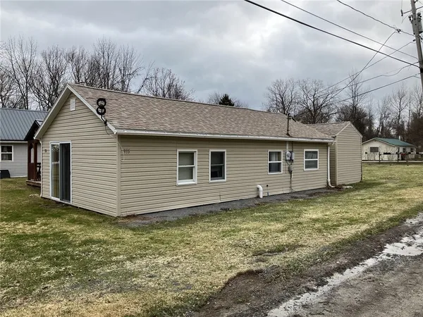 $74,900 | 935 Vinecliff Street, Carlton, NY 14571