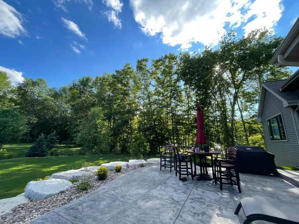 $885,000 | 405 Woodfield Prairie Way, Hobart, WI 54155