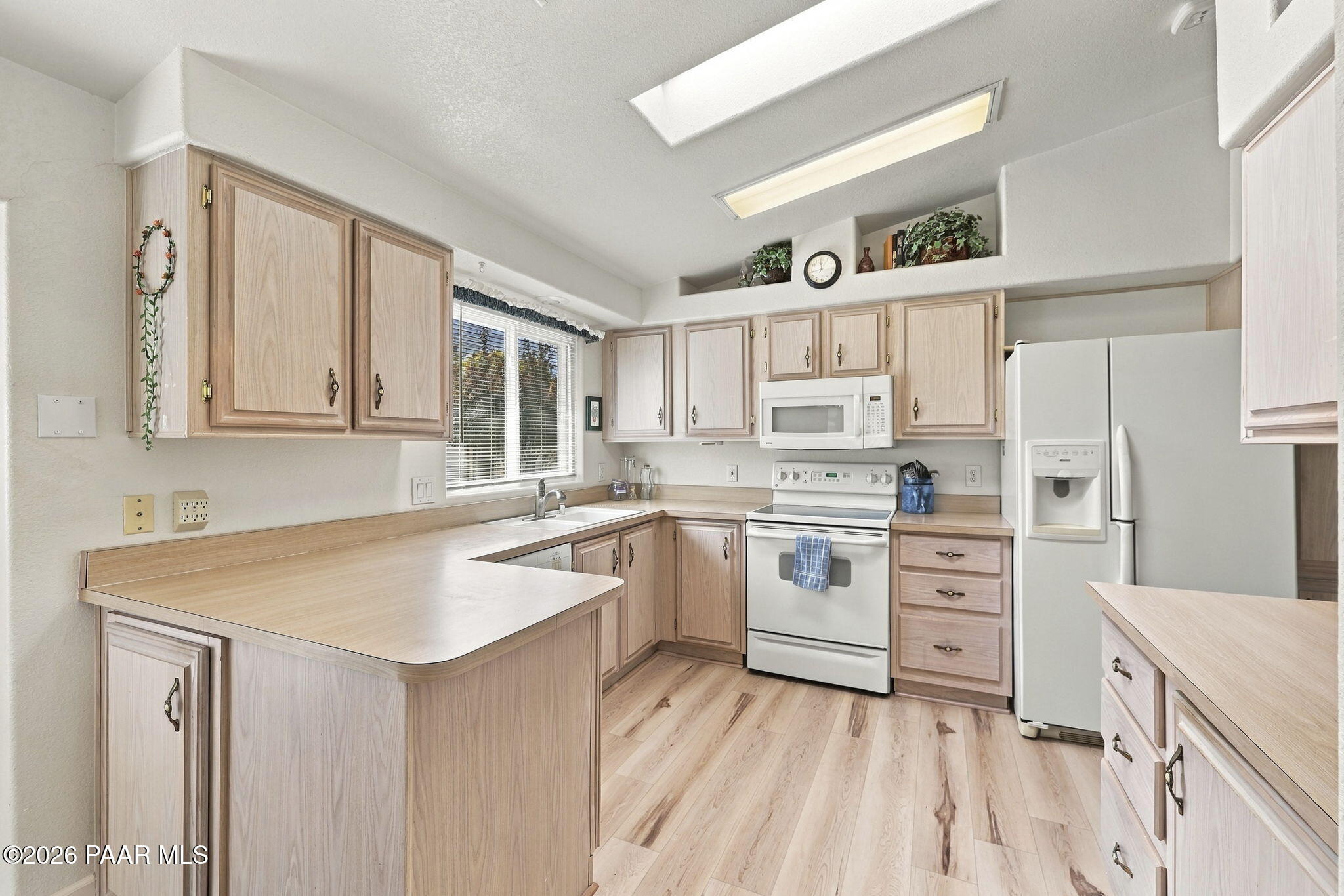 12255 East Obsidian Loop Road Dewey, AZ 86327 - Photo 16 of 51 16-Kitchen