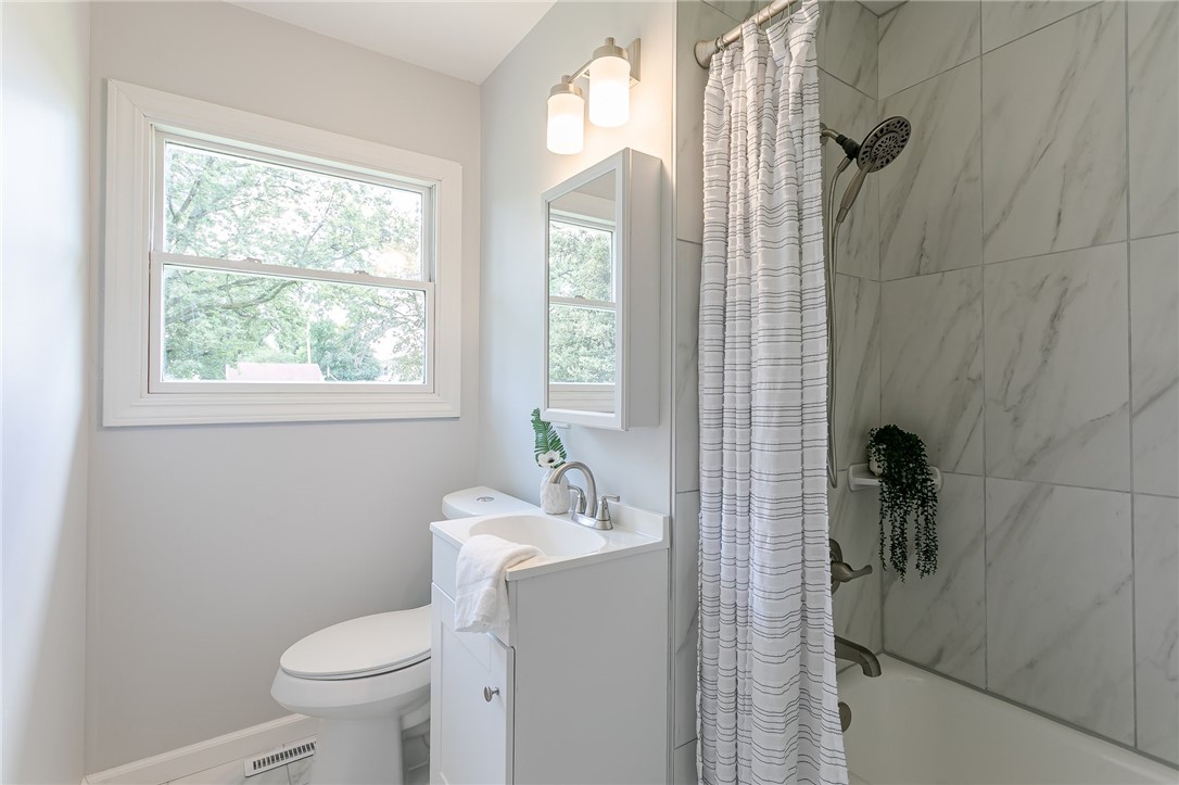 16 Hollybrook Road Henrietta, NY 14623 - Photo 11 of 20