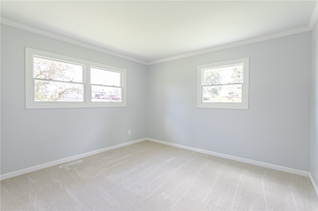 16 Hollybrook Road Henrietta, NY 14623 - Photo 12 of 20