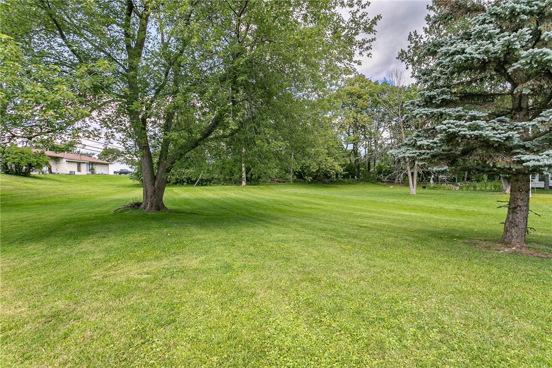 16 Hollybrook Road Henrietta, NY 14623 - Photo 17 of 20