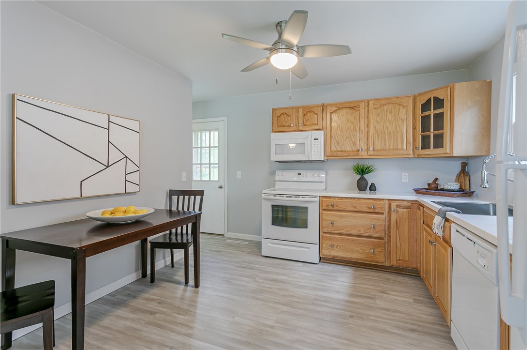 16 Hollybrook Road Henrietta, NY 14623 - Photo 6 of 20