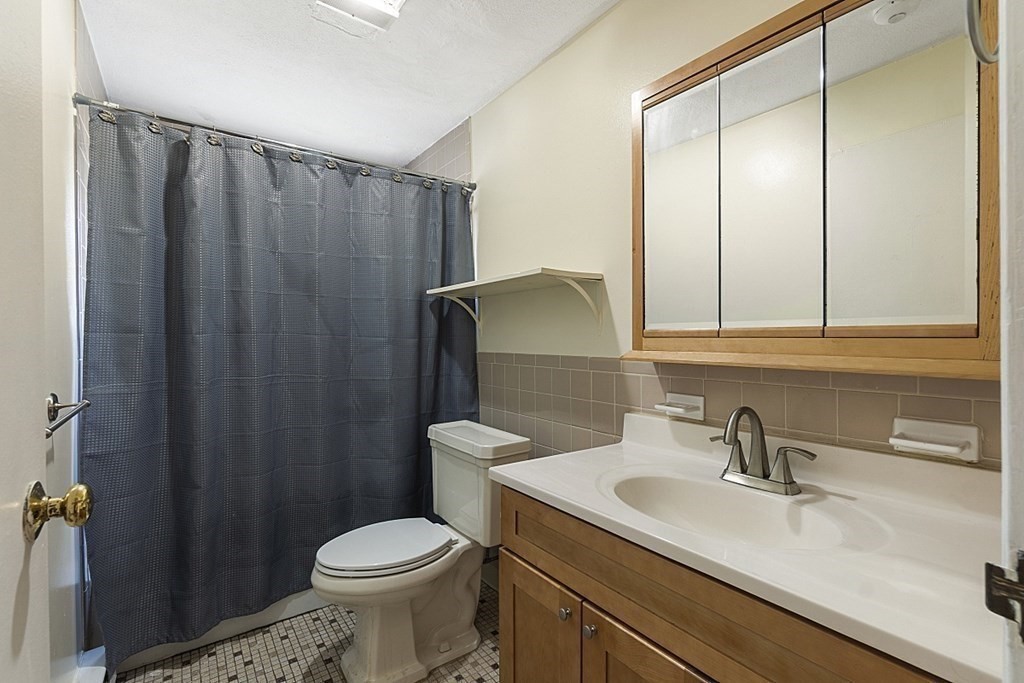 9 Walker Road, Unit 4 North Andover, MA 01845 - Photo 15 of 25