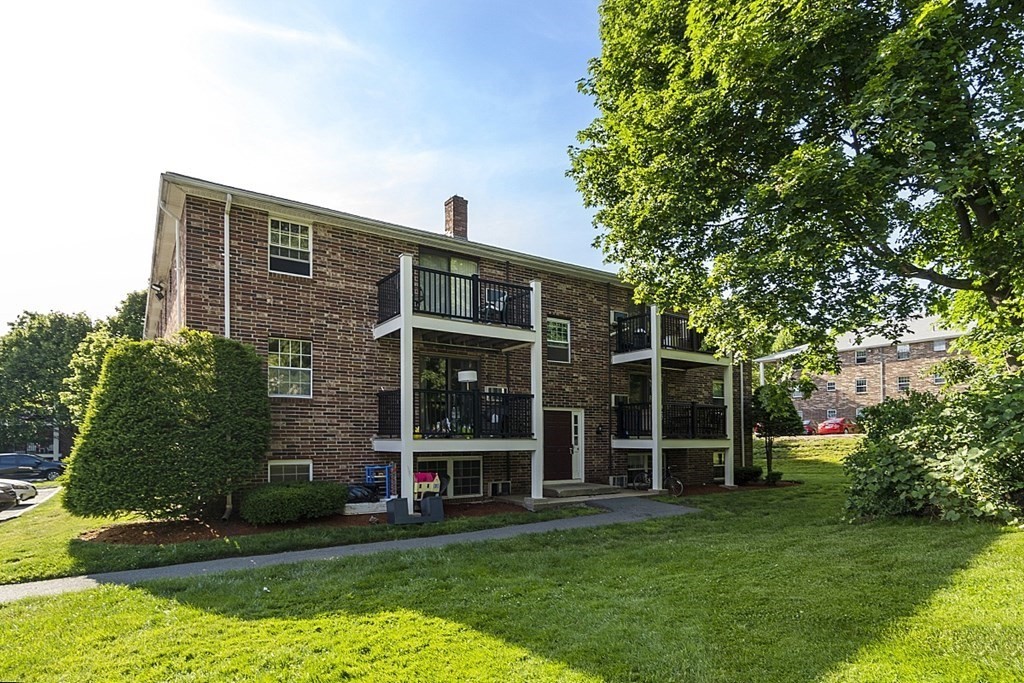 9 Walker Road, Unit 4 North Andover, MA 01845 - Photo 4 of 25