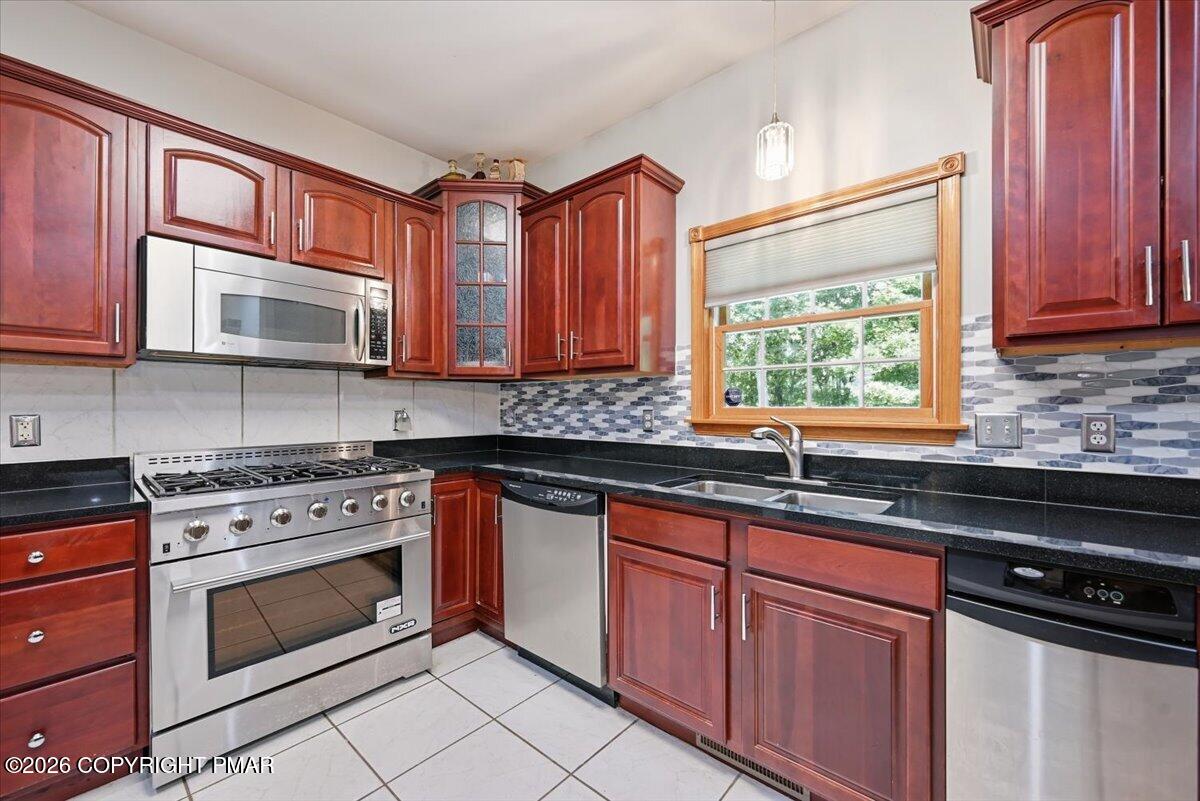 498 Twinbrook Road Wilkes Barre, PA 18702 - Photo 33 of 121 030-035_DSC_0665