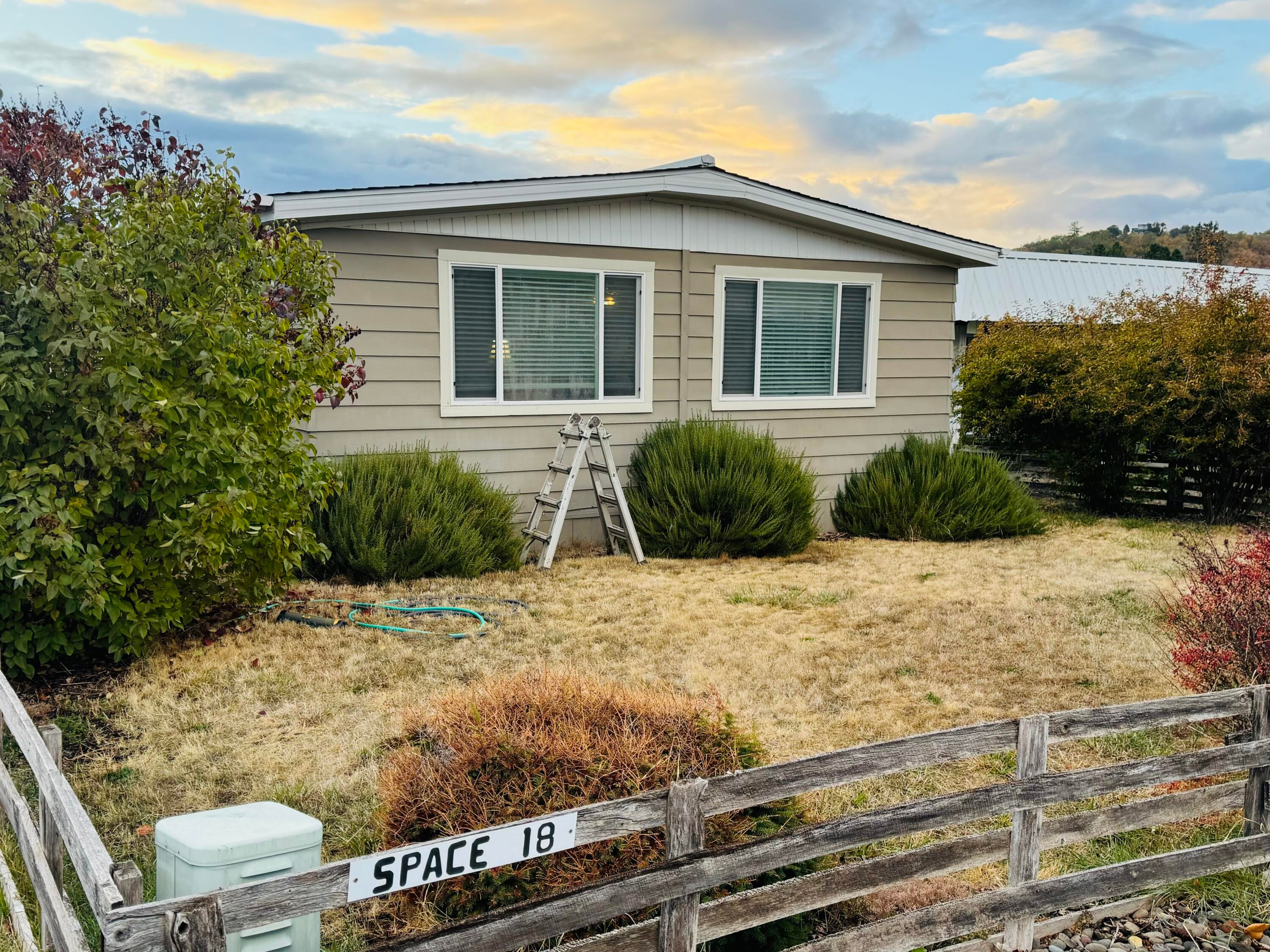 6901 Old Stage Road, Unit 18 Central Point, OR 97502 - Photo 2 of 14 IMG_5929