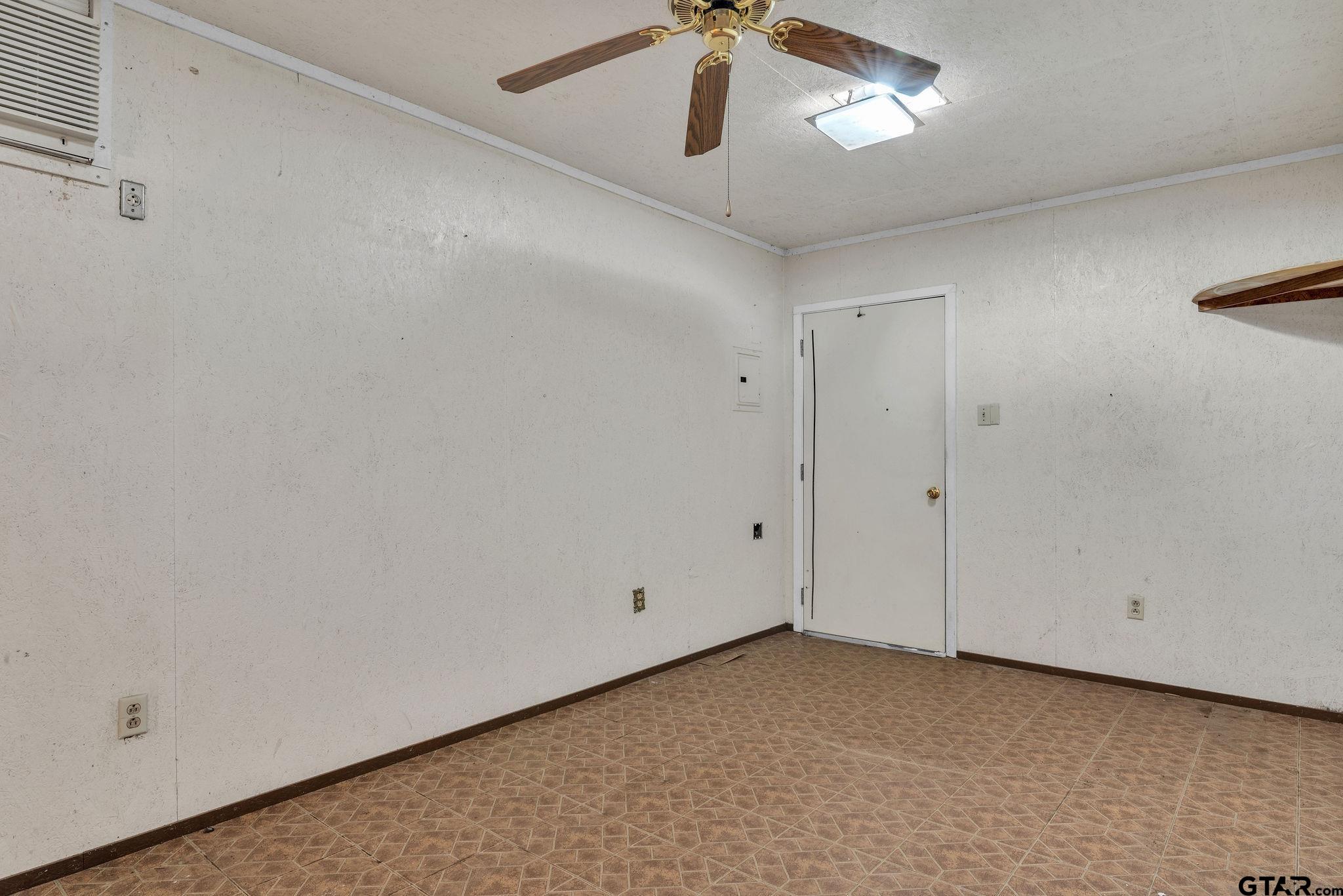 501 Samuel Street Marshall, TX 75672 - Photo 35 of 41 a view of an empty room