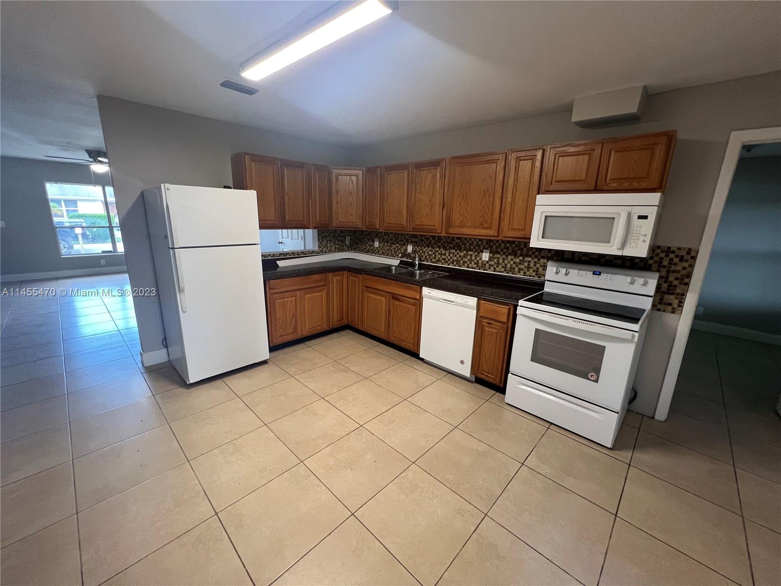 6090 Westfall Road Lake Worth, FL 33463 - Photo 6 of 12 Gallery Image 6
