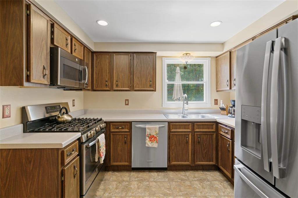 274 Kettering Circle Gibsonia, PA 15044 - Photo 7 of 50 a kitchen with stainless steel appliances granite countertop a stove a sink dishwasher and a refrigerator