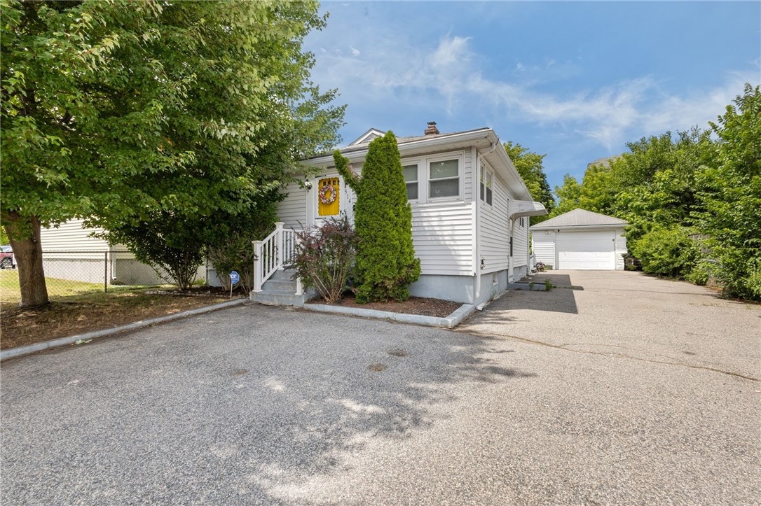 514 Robinson Street Woonsocket, RI 02895 - Photo 2 of 27