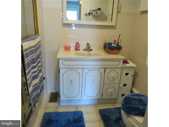 414 Clements Bridge Road Barrington, NJ 08007 - Photo 13 of 25 Bathroom