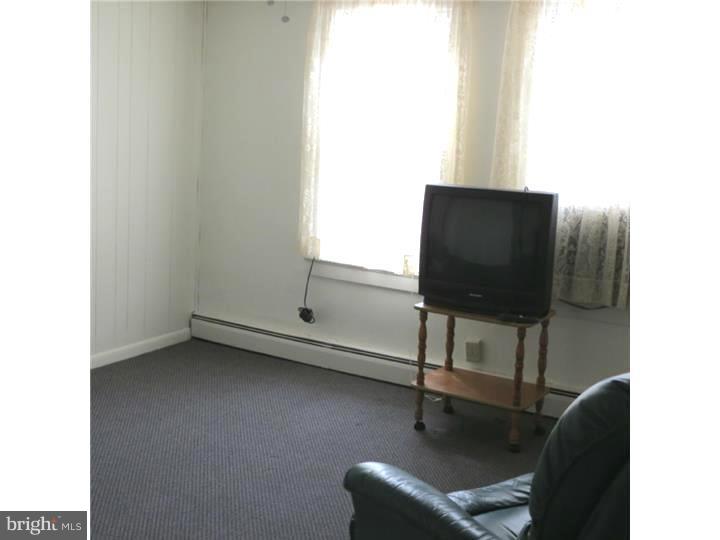 414 Clements Bridge Road Barrington, NJ 08007 - Photo 15 of 25 Family Room