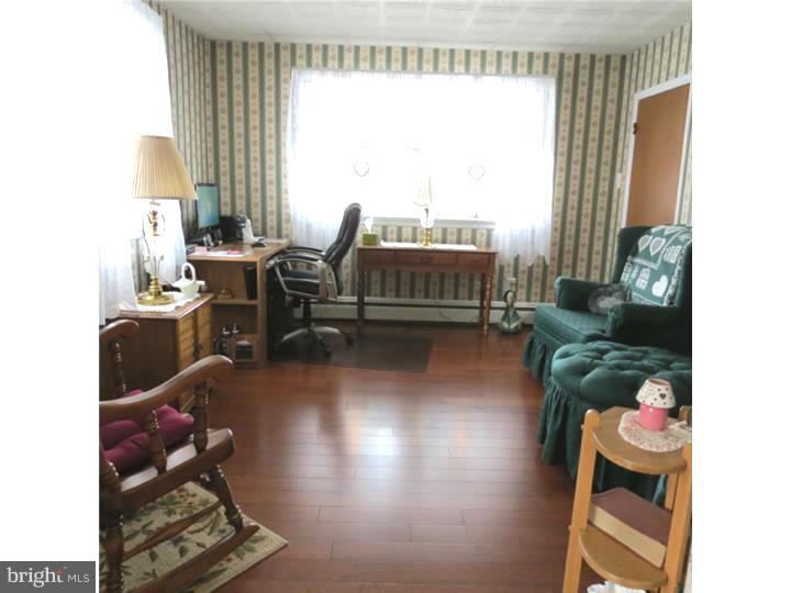 414 Clements Bridge Road Barrington, NJ 08007 - Photo 3 of 25 Living Room