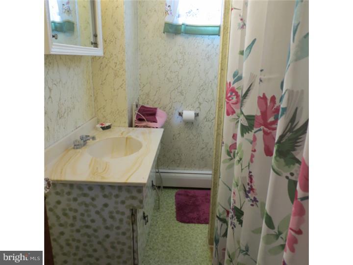 414 Clements Bridge Road Barrington, NJ 08007 - Photo 21 of 25 Bathroom