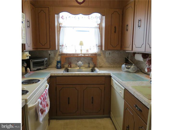 414 Clements Bridge Road Barrington, NJ 08007 - Photo 7 of 25 Kitchen