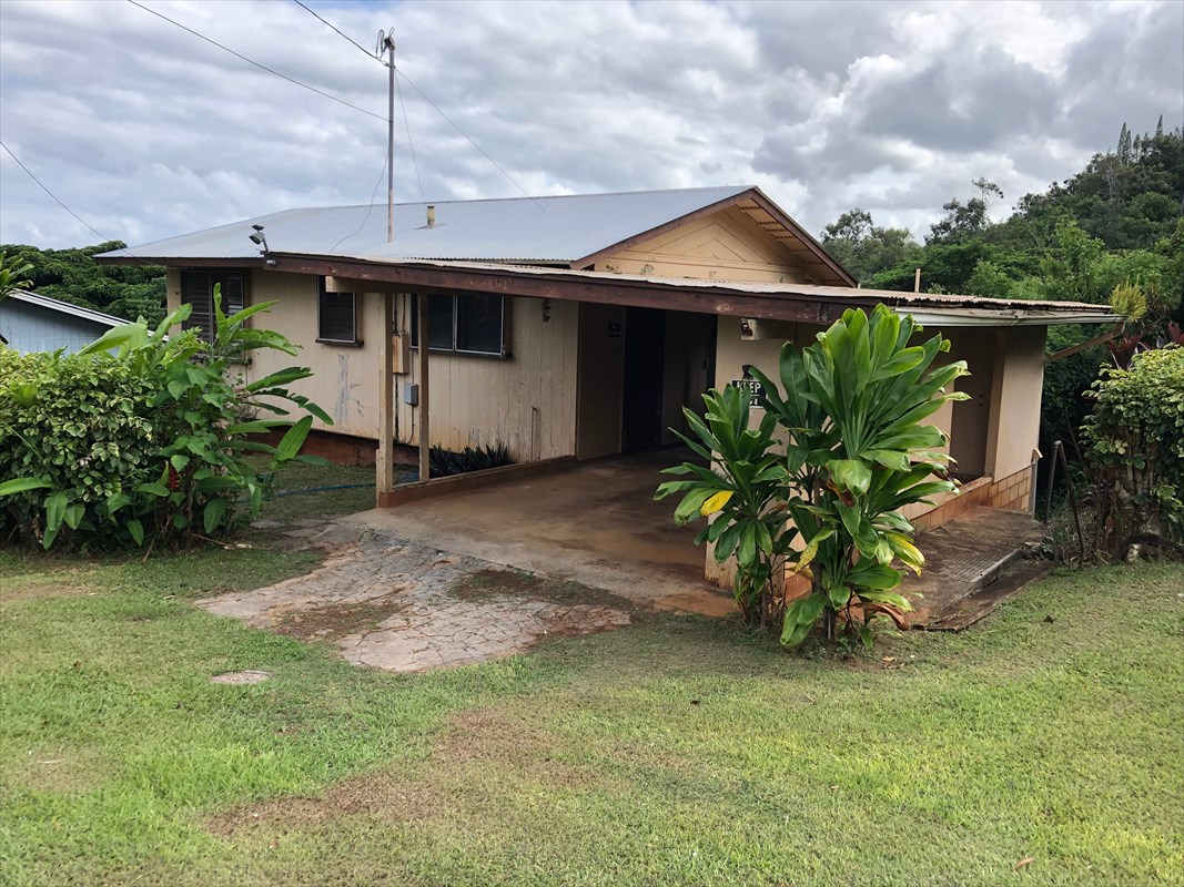 5309 Kihei Road Kapaa, HI 96746 - Photo 2 of 20 a front view of a house with garden
