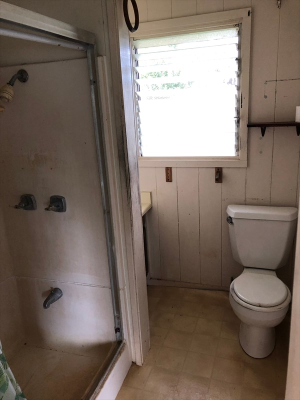 5309 Kihei Road Kapaa, HI 96746 - Photo 7 of 20 a bathroom with a toilet and a shower