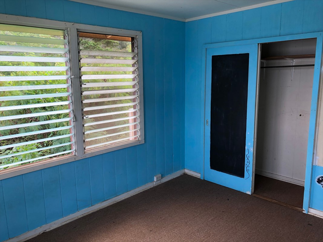 5309 Kihei Road Kapaa, HI 96746 - Photo 10 of 20 a view of an empty room with a window