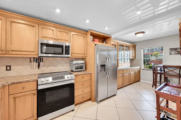 $2,100 | 777 South Federal Highway, Unit O203, Pompano Beach, FL 33062