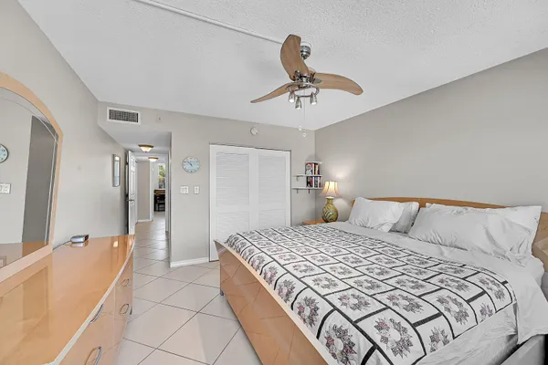 $2,100 | 777 South Federal Highway, Unit O203, Pompano Beach, FL 33062