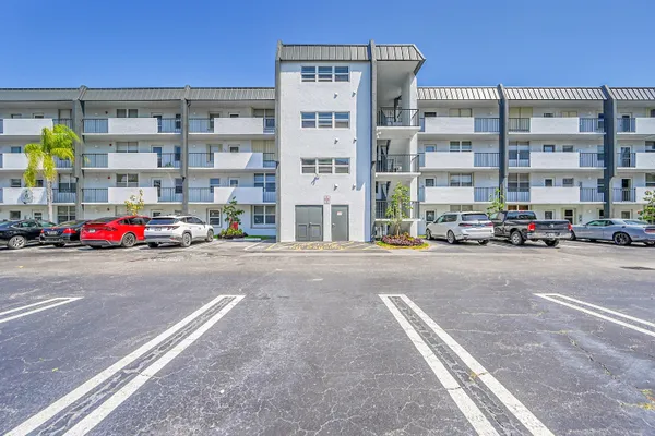 $2,100 | 777 South Federal Highway, Unit O203, Pompano Beach, FL 33062