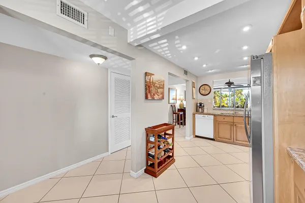 $2,100 | 777 South Federal Highway, Unit O203, Pompano Beach, FL 33062